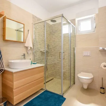 Apartment Milena 8 Mandre