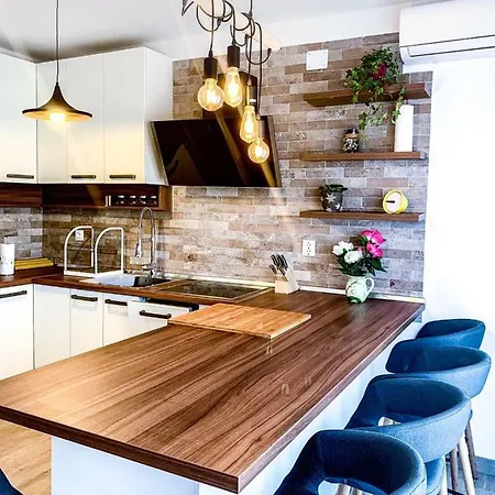 アパート Milena 8 マンドレ