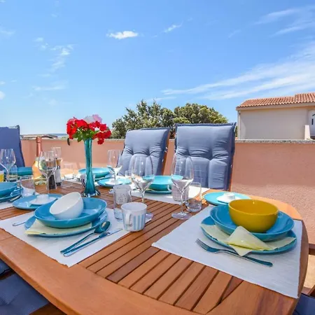 Milena 8 Apartment Mandre