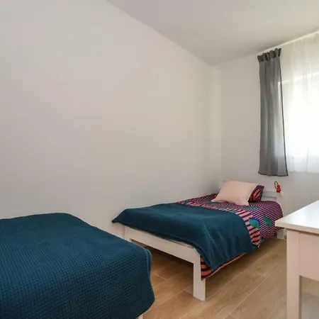 Apartment Milena 8 Mandre