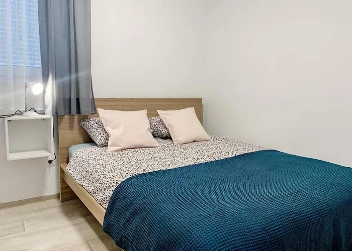 Milena 8 Apartment Mandre