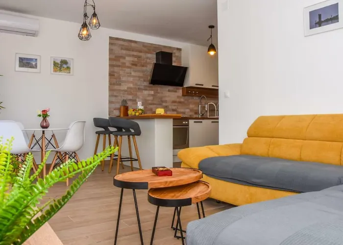 Apartment Milena 8 Mandre